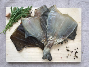 Кальмар стружка со вкусом краба (розовая): Камбала камчатская вяленая без икры