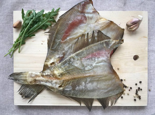 Кальмар стружка со вкусом краба (розовая): Камбала ёрш (Мурманская) вяленая