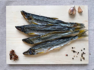 Кальмар стружка со вкусом краба (розовая): Корюшка вяленая без икры