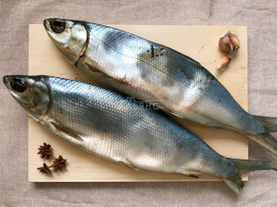 Кальмар стружка со вкусом краба (розовая): Сиг вяленый