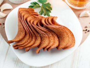 Ведро Ржаные гренки с малосольным огурчиком: Ресторанные гренки с сметаной и зеленью